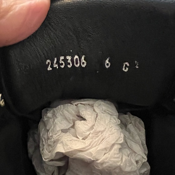 GUCCI GG EMBOSSED SNEAKERS/BOOTS MEN’S SIZE 6 OR WOMEN’S SIZE 9 M … WITH DEFECTS - Picture 8 of 16